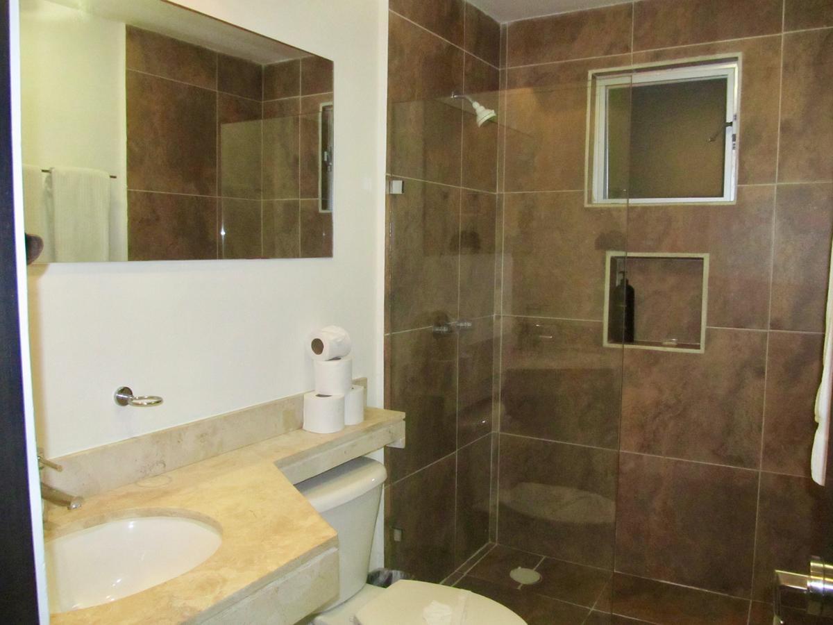 Aqua Terra - Quiet Condo For 4 Плая дел Кармен Екстериор снимка