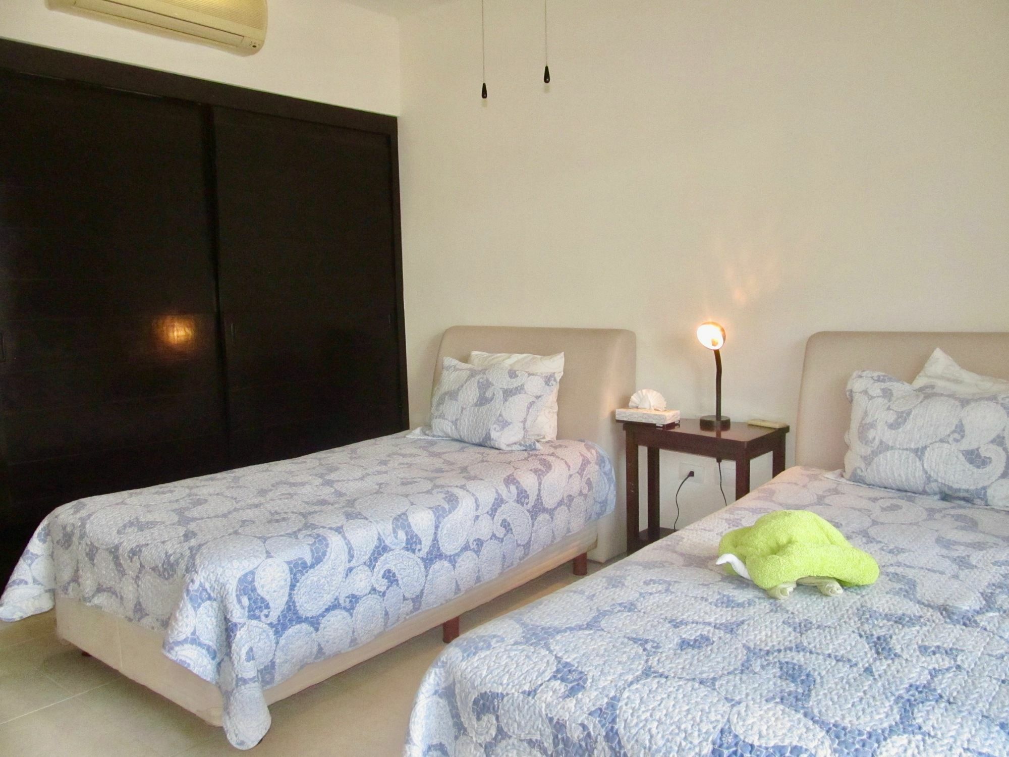 Aqua Terra - Quiet Condo For 4 Плая дел Кармен Екстериор снимка